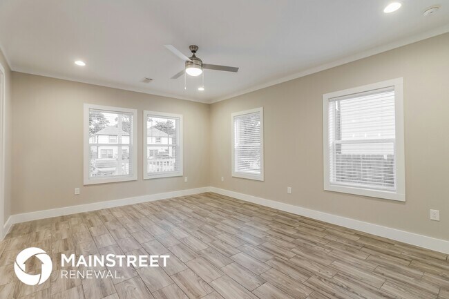 Foto del edificio - 8219 Crestview Dr