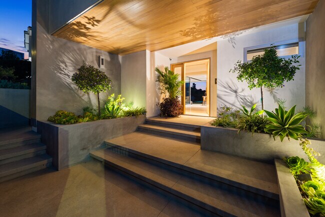 Building Photo - 7551 Hermes Dr