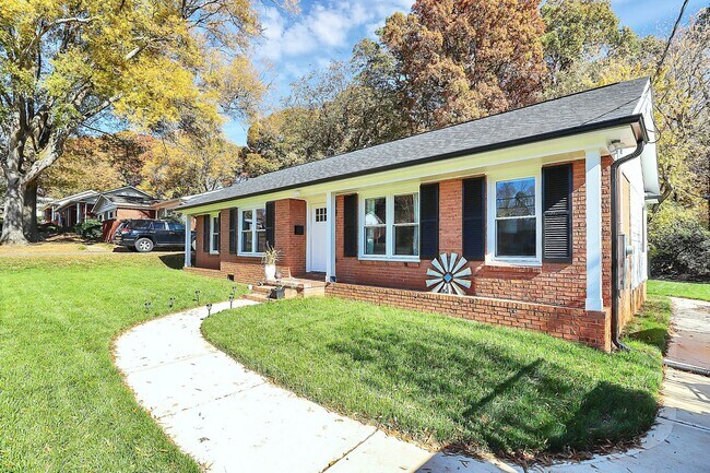 Building Photo - Fully Updated & Furnished Gem in the Heart of Starmount!