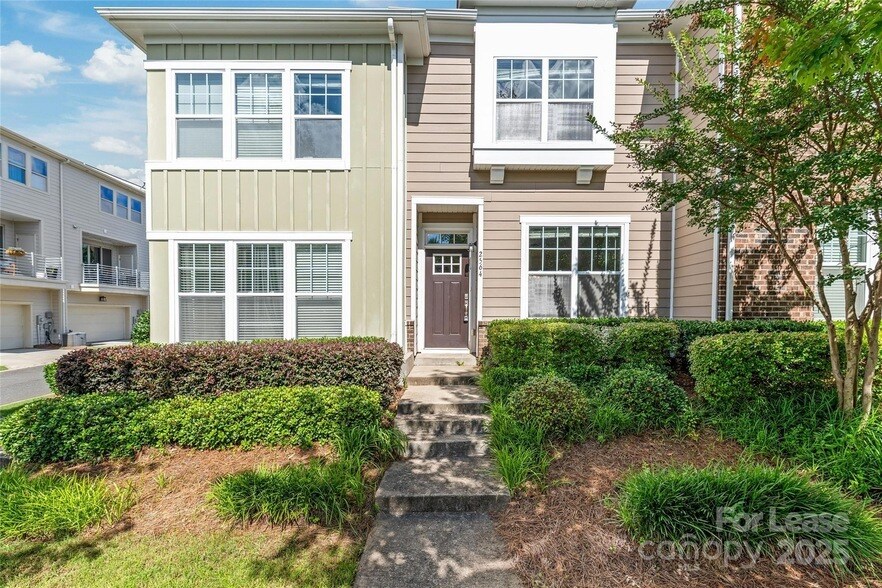 Foto principal - 2564 Tranquil Oak Pl
