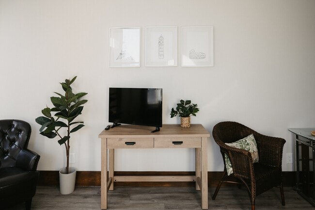 Building Photo - 16 S Jackson St