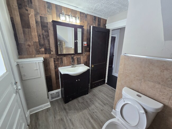 Building Photo - 1724 Cliffview Rd