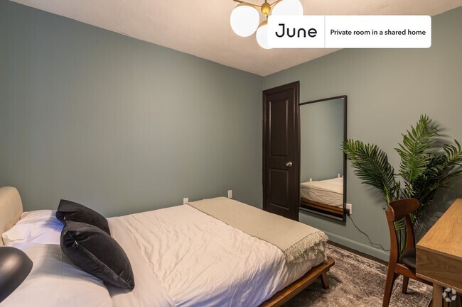 Building Photo - Private bedroom in 6 bed/4 bath Home