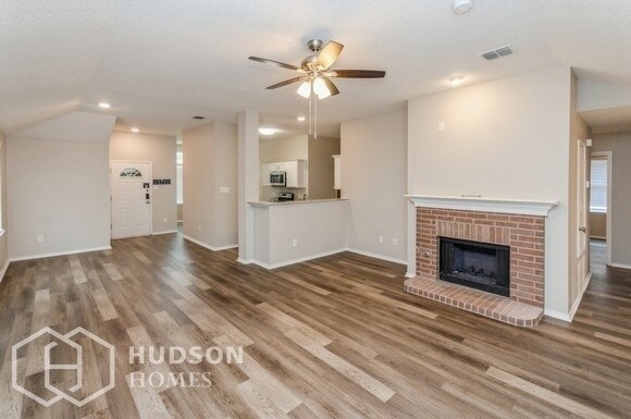 Building Photo - GET 1ST FULL  MONTH'S RENT FREE! - 105 Hac...