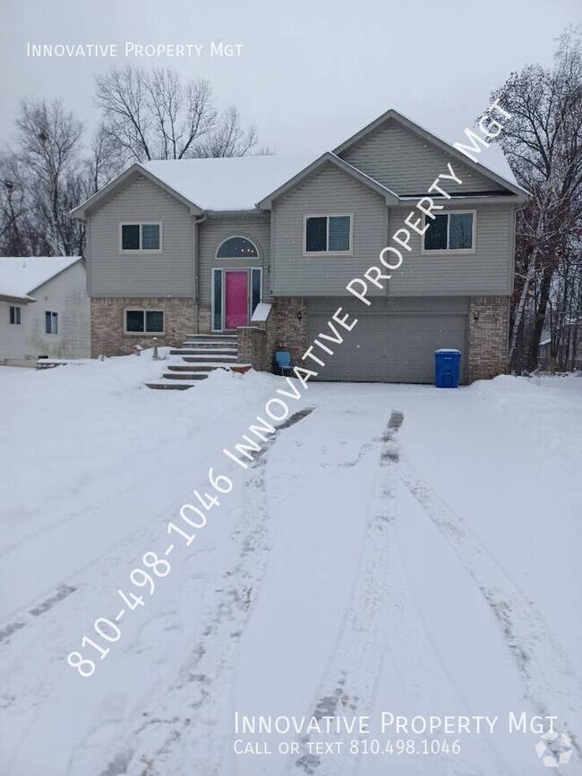 Building Photo - 455 Salus Dr