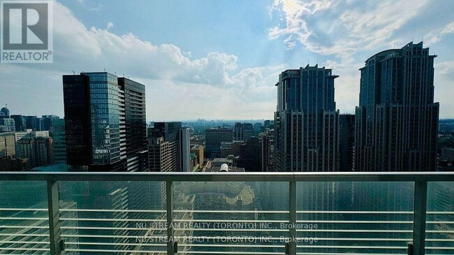 Photo du bâtiment - 386-3386 Yonge St