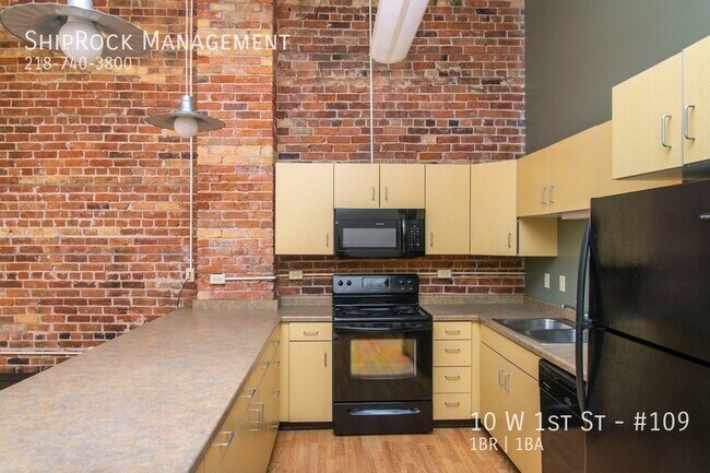 Foto del edificio - 10 W 1st St