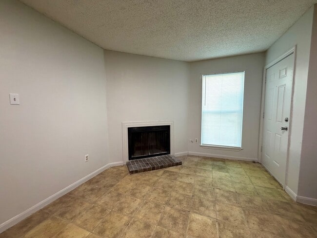Building Photo - 105 Windward St