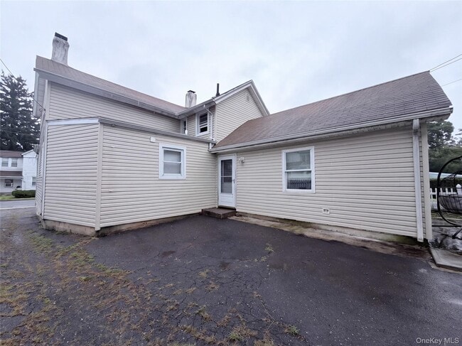 Building Photo - 20 Devoe St