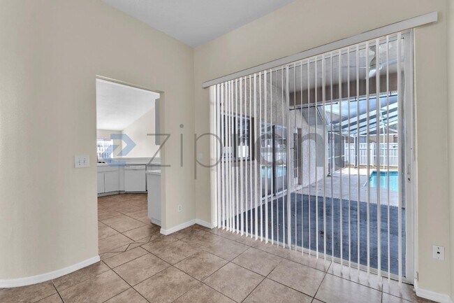 Foto del edificio - 2012 Dumont Dr