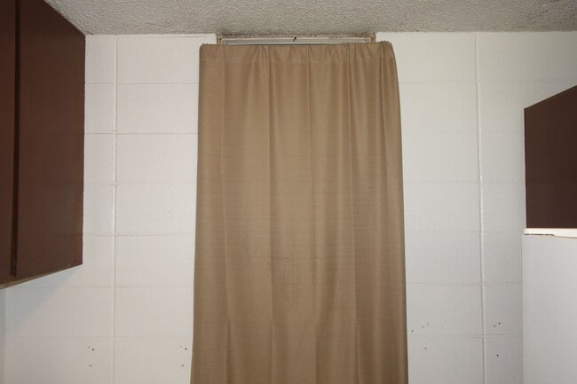 Building Photo - 2 bedroom, 1 bath, 2 parking in Waikalani Woodlands
