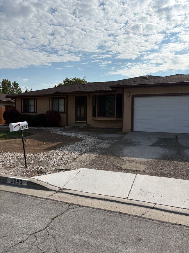 Building Photo - Perfect Location- Open Floor Plan 3 Bedroo...