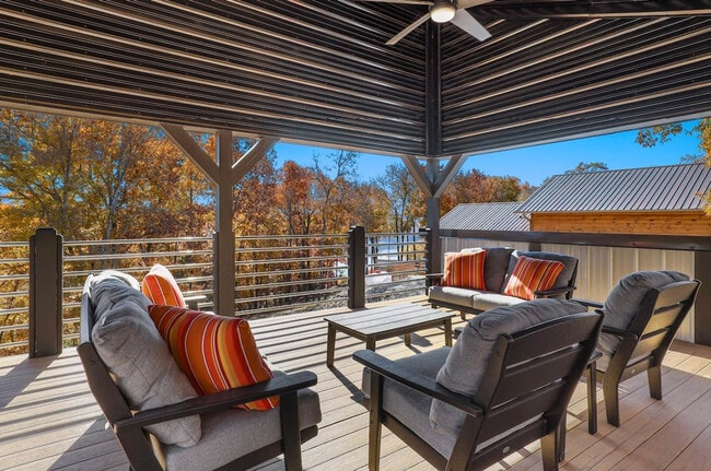 Building Photo - 85 Center Rd