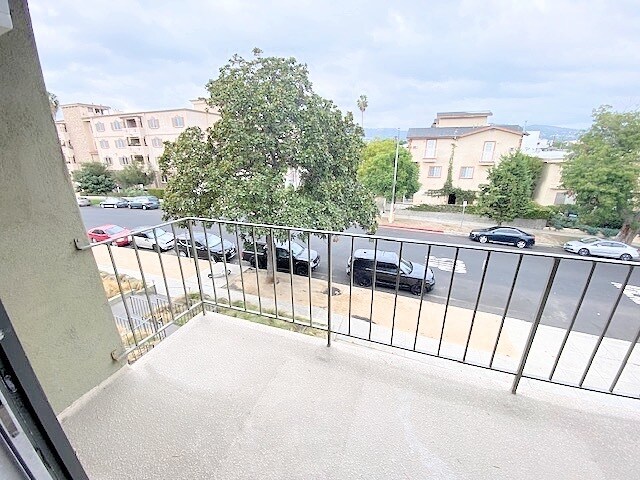 Foto del edificio - 5030 Maplewood Ave