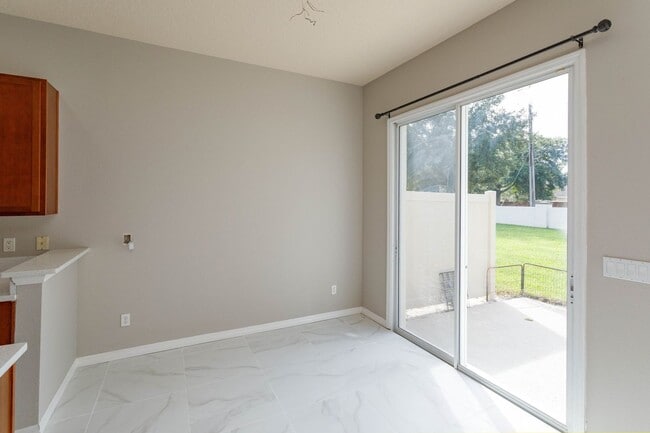 Building Photo - Spacious 4-Bedroom, 2.5-Bathroom Townhome with Modern Finishes and Community Amenities!