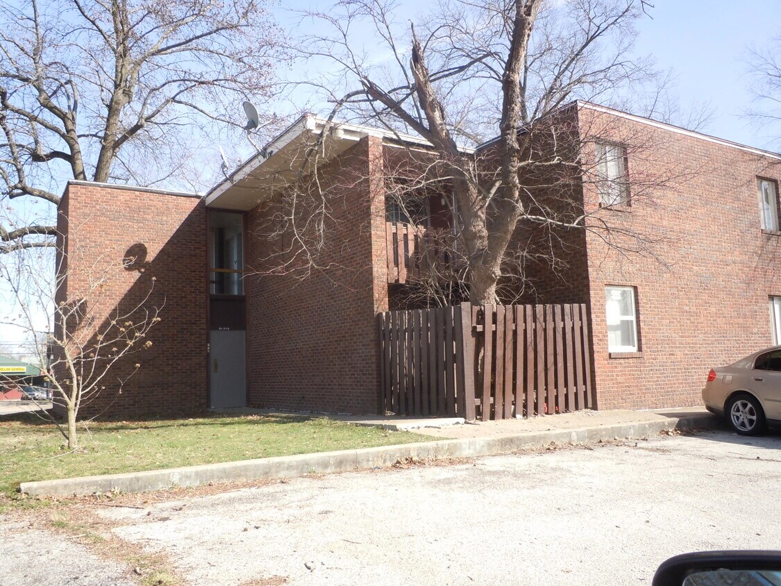 Primary Photo - 119 St Louis Rd