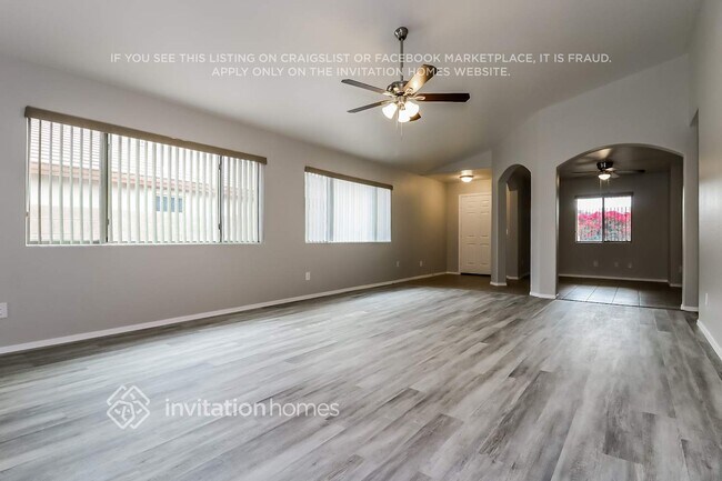 Foto del edificio - 25586 W St Catherine Ave