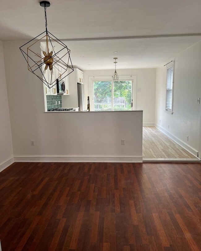 Building Photo - Beautiful Updated 3/1 Twin Home in a Great...
