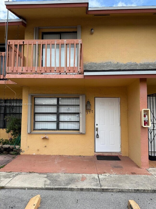 Foto del edificio - 2377 W 66th Pl