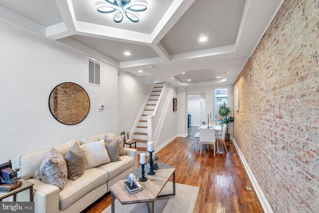 Foto del edificio - 3405 Claremont St