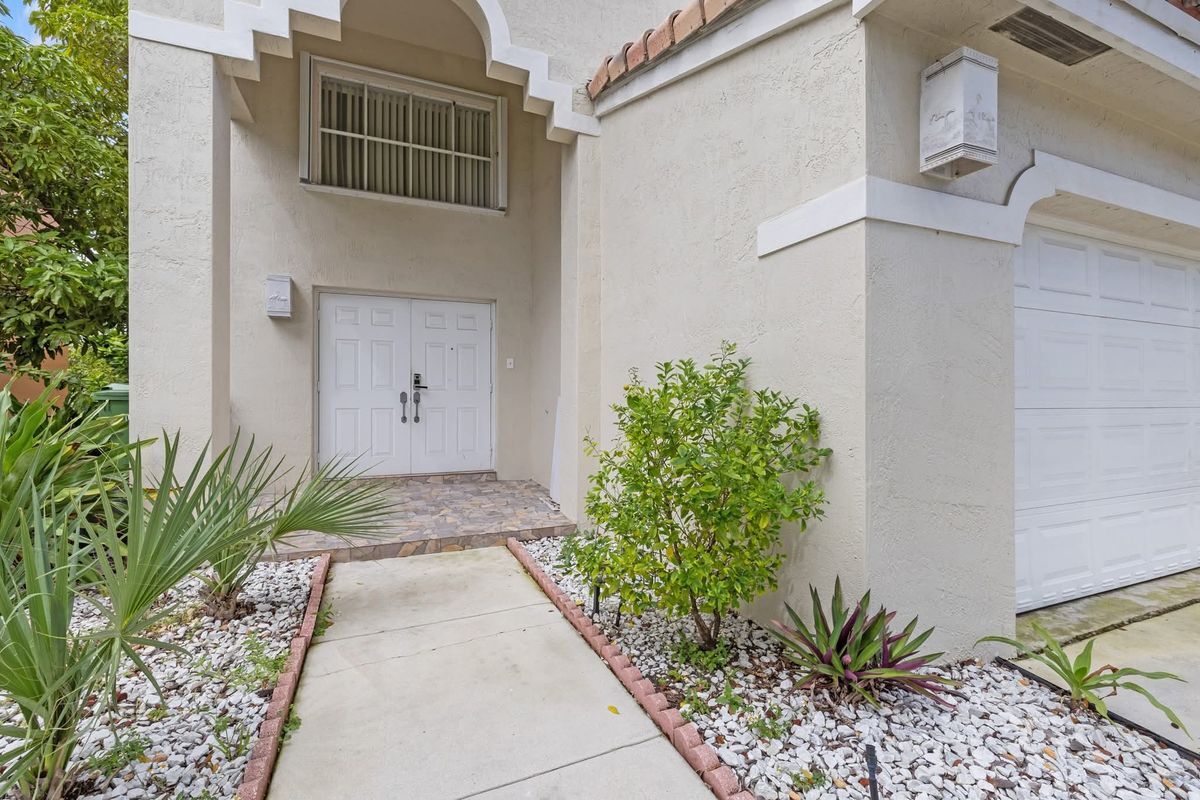 Foto principal - 1512 SW 106th Ave