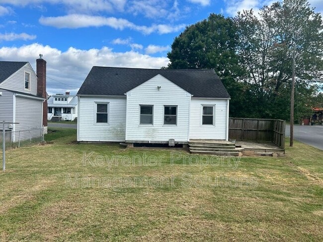 Building Photo - 501 Sherwood Ave