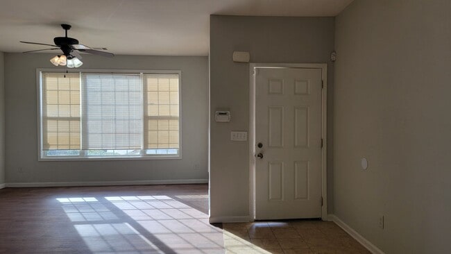 Building Photo - 2-Story Townhome - Walk to Nearby Lake - Q...