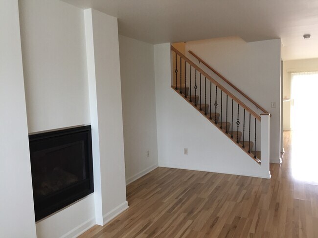 Building Photo - 1123 Ridge Creek Cir
