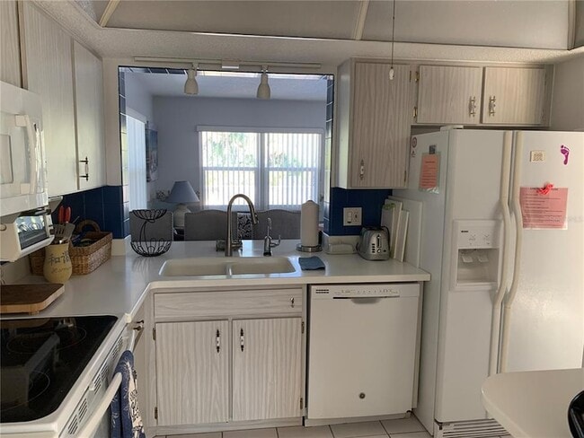 Building Photo - 571 Bellaire Dr