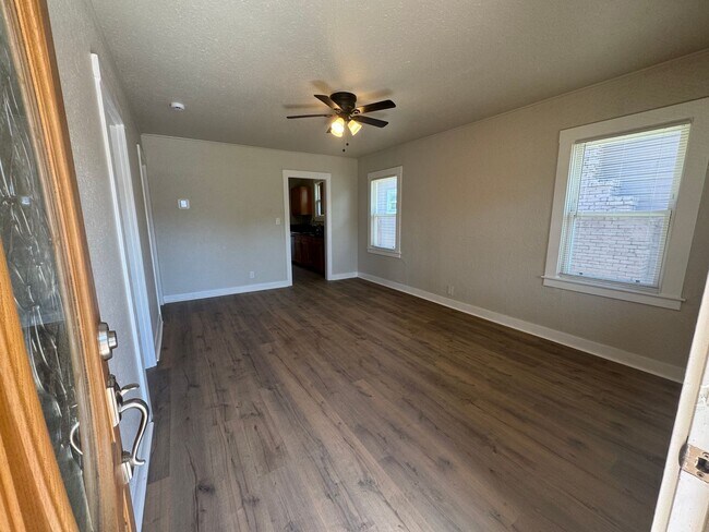 Foto del edificio - 2 bedroom | 1 bathroom | Single family in ...