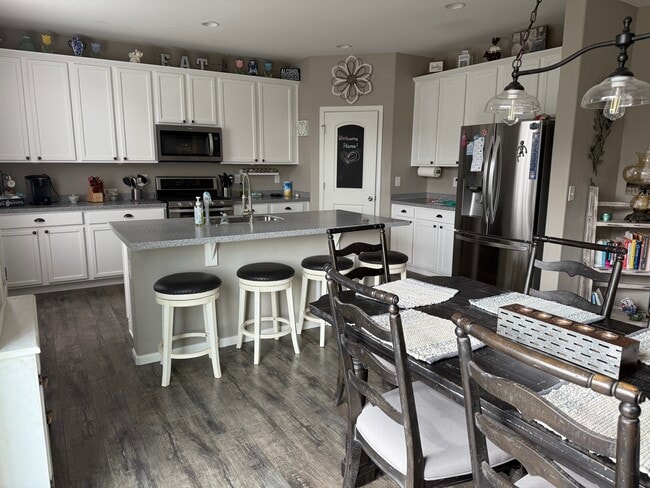 Kitchen - 3135 Hawthorne Ln