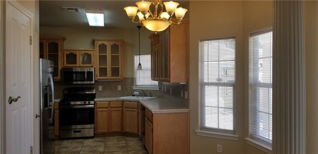 Building Photo - 200 Desert Breeze Dr