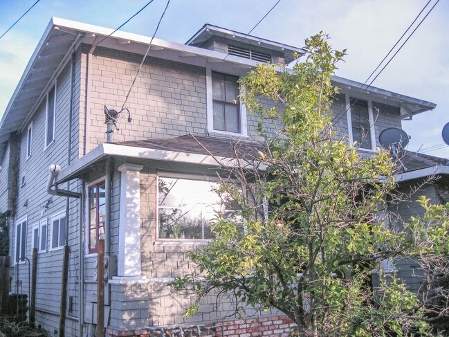 Building Photo - 801 College Ave