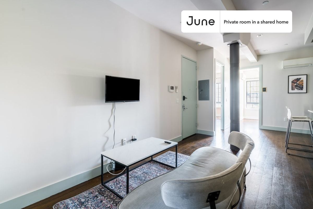 Private bedroom in 4 bed/2 bath Home - Private bedroom in 4 bed/2 bath Home