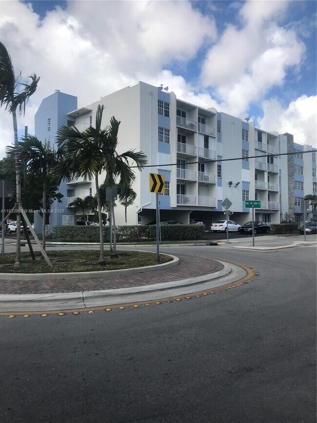 Foto del edificio - 3551 SW 9th Terrace