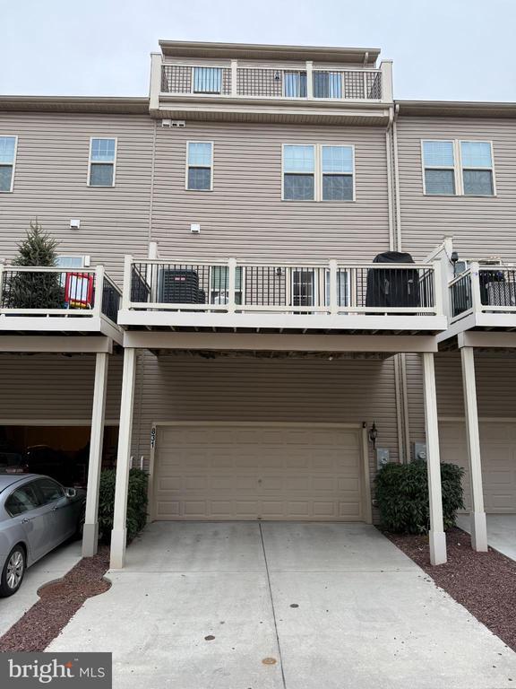 Building Photo - 831 S Macon St.