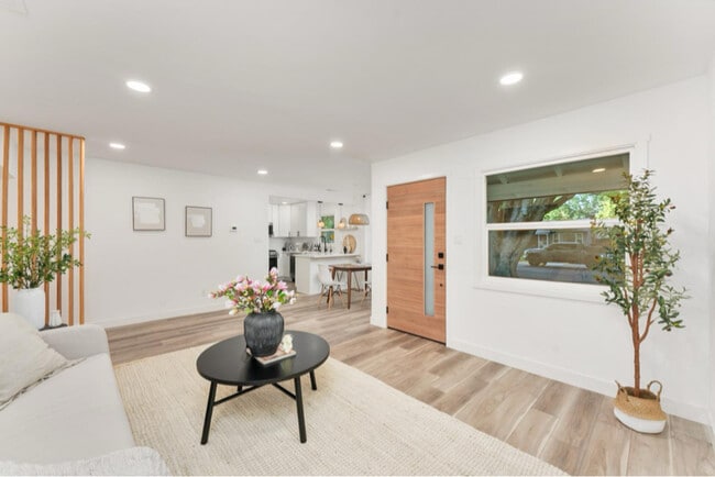 Foto del edificio - 5370 Moddison Ave