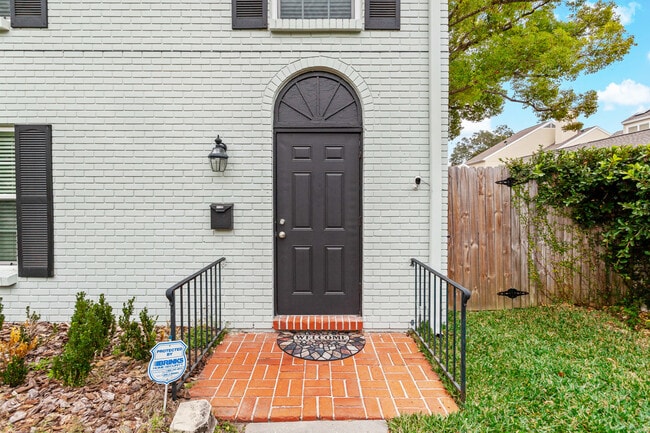 Building Photo - 3522 S MacDill Ave