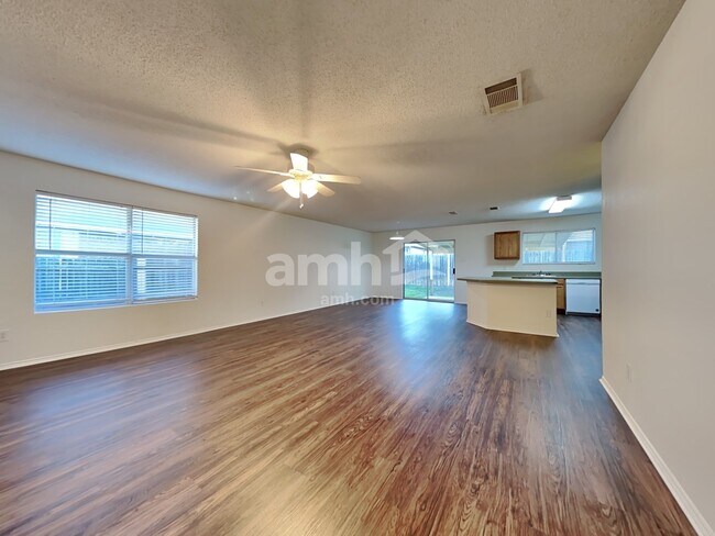 Foto del edificio - 761 Eagle Drive