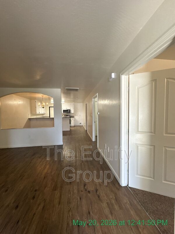 Foto del edificio - 407 N Park St