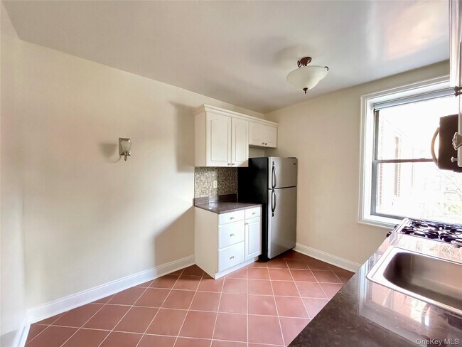 Foto del edificio - 321 Larchmont Acres