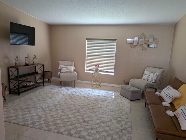 Foto del edificio - 2737 Cranmoor Dr