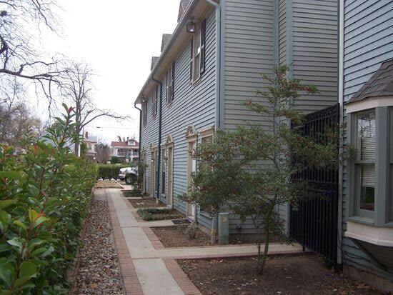 Foto del edificio - 1221 Abrams Road, Unit 104