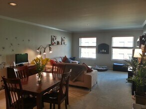 Building Photo - 1417 Queen Anne Ave N