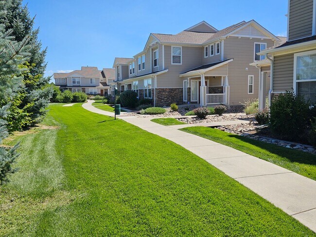 Foto del edificio - Beautiful townhome with 3 bedrooms - 2 1/2...