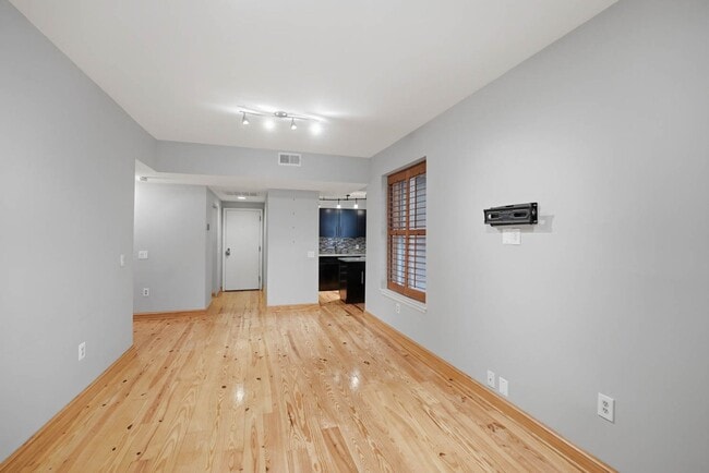 Building Photo - Adams Morgan Condo | 1 Bed | 1 Bath | 675 Sf