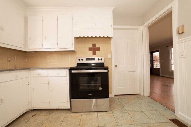 Foto del edificio - Charming Old Hickory Cottage with Vintage Character