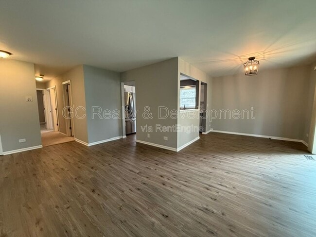 Building Photo - 1686 Grosvenor Cir
