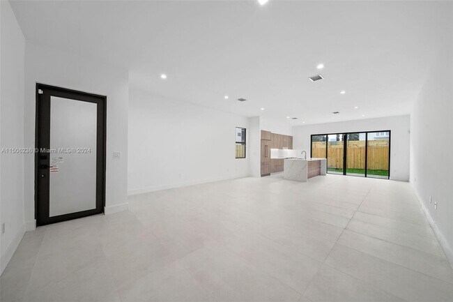 Building Photo - 3235 Percival Ave