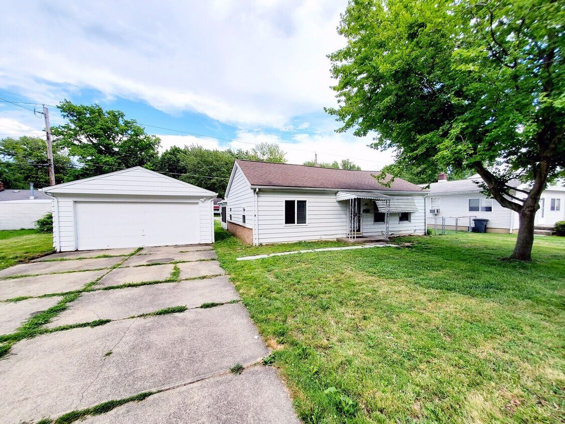 Foto principal - 3 Bed - 1 Bath Bungalow for Rent!